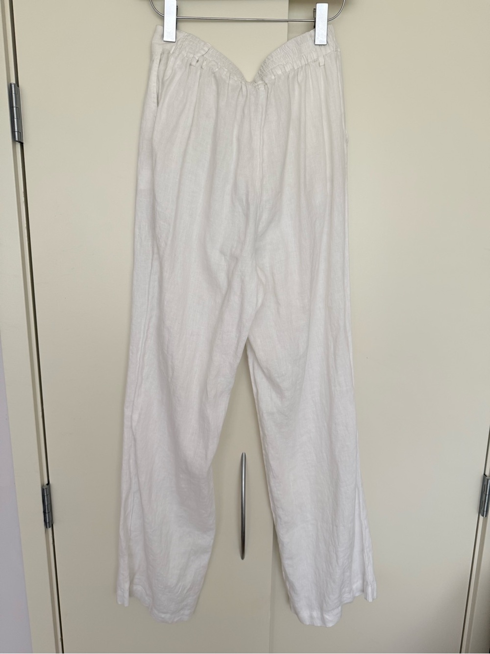 Donni White Wide-Leg Linen Pleated Pants
Size Medium NWOT - Picture 3 of 5